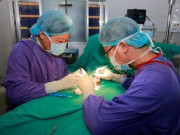 Sức khỏe - Đổi gió cuộc yêu bằng tư thế lạ, chồng gãy gập "cậu nhỏ" phải nhập viện cấp cứu