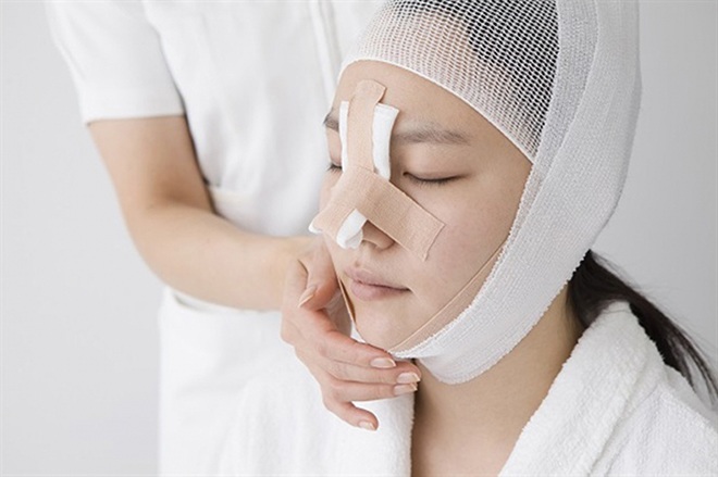Hội bạn thân Đông Nhi liên tục vướng nghi vấn amp;#34;dao kéoamp;#34;: người cằm nhọn hoắt, người vẹo cả mũi - 14