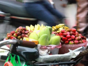 Tiêu dùng - Món ăn vặt vỉa hè chị em "phát cuồng" bị hét 70.000-80.000 đồng/túi, dân mạng choáng váng