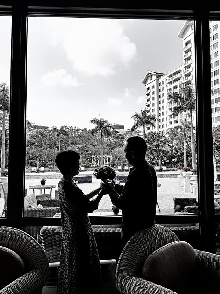 Vợ kín tiếng của MC Lại Văn Sâm lộ ảnh mới: Dân mạng bình luận khiến con trai amp;#34;đứng hìnhamp;#34; - 8