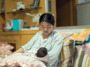 Bà bầu - Sau sinh người lúc nào cũng bốc mùi, 9X đi khám bác sĩ lôi ra vật đen sì
