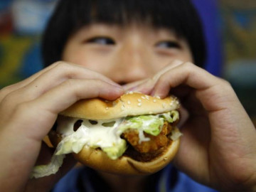 Hà Nội: Bé trai 10 tuổi nguy kịch sau ăn một chiếc hamburger