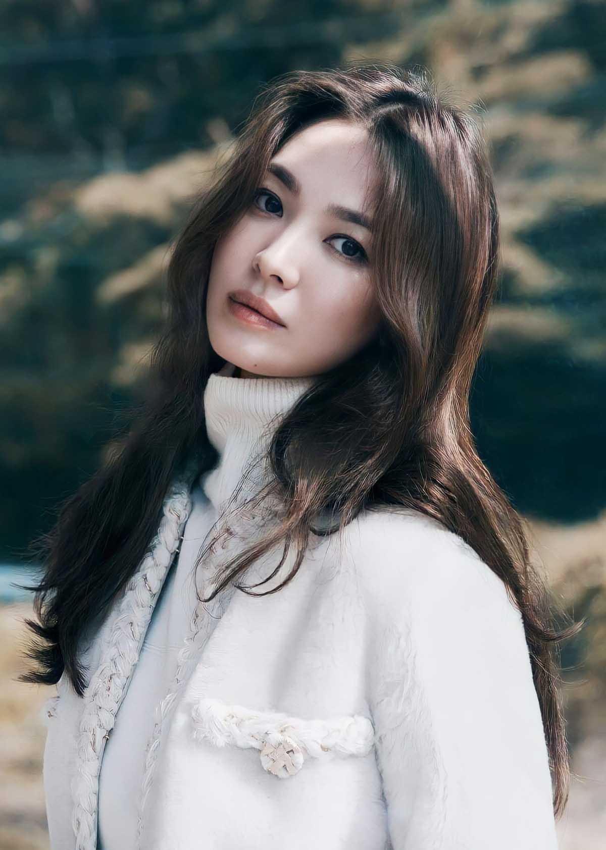 U40 Song Hye Kyo amp;#34;lên đờiamp;#34; style ngày lạnh, diện kiểu áo đụng chan chát các chị đẹp Vbiz - 10