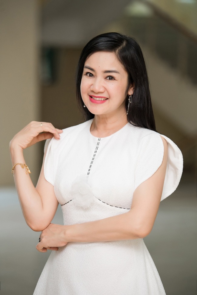 Bị đồn lấy đại gia hơn 15 tuổi, người đẹp amp;#34;lá ngọc cành vàngamp;#34; nức tiếng giờ ra sao? - 3