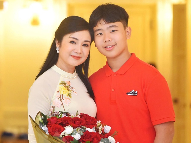 Bị đồn lấy đại gia hơn 15 tuổi, người đẹp amp;#34;lá ngọc cành vàngamp;#34; nức tiếng giờ ra sao? - 7