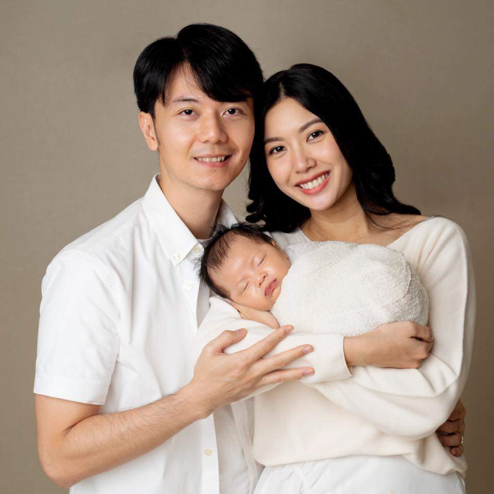 Á hậu Thúy Vân sữa quá tốt 3000ml/ngày, chồng doanh nhân cật lực cho con ti, 6 tuần tăng 2kg - 1