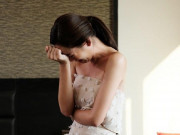 Làm vợ - Chồng đi vắng dẫn người tình về, tắm xong nhờ lấy khăn, vợ quỳ sụp nhìn bàn tay thò vào