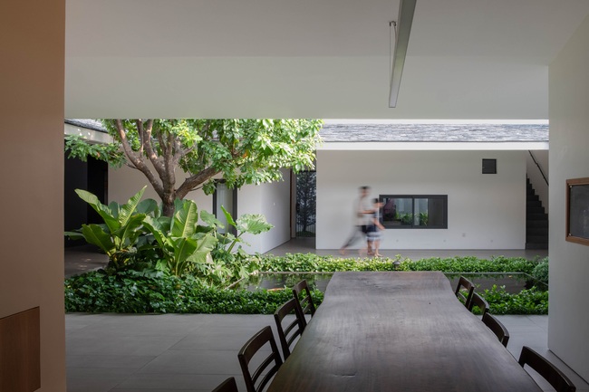 Căn nhà mái ngói đen độc đáo kết nối ba thế hệ ở Thành phố Hồ Chí Minh - 5