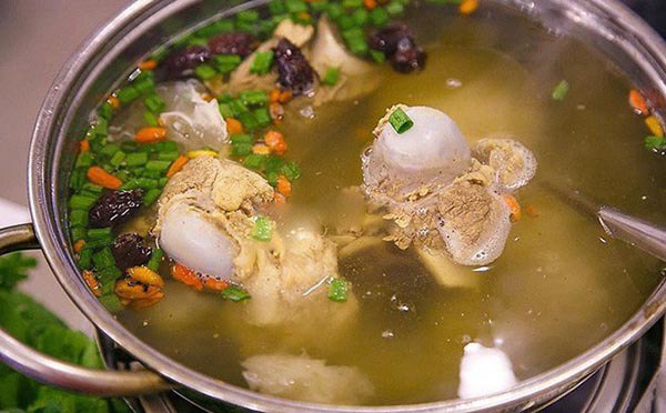 Ăn nước canh xương, canh gà hay canh cá tốt hơn? Nhiều người đã ăn sai canh  suốt nhiều năm