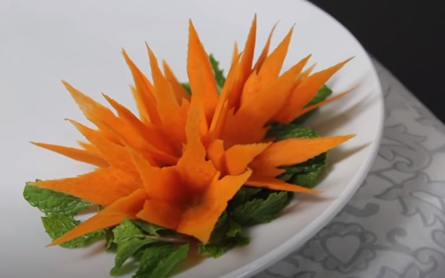 Cách tỉa hoa cà rốt đẹp lung linh tô điểm cho món ăn hấp dẫn - 10
