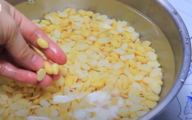 Đậu nành rửa sạch tách vỏ