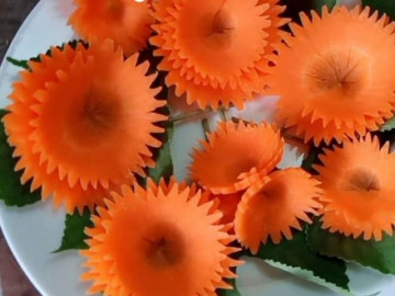 Cách tỉa hoa cà rốt đẹp lung linh tô điểm cho món ăn hấp dẫn