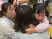 Làm mẹ - Xem cảnh con ngủ trưa ở trường, mẹ giật thót vì hành động của cô giáo liền báo cảnh sát