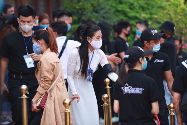 Nghẹn lòng nghe câu nói của Hoài Linh trong tang lễ Chí Tài: amp;#34;Giờ chẳng ai cô độc hơn tôiamp;#34; - 8