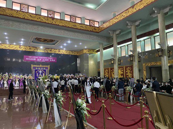 Nghẹn lòng nghe câu nói của Hoài Linh trong tang lễ Chí Tài: amp;#34;Giờ chẳng ai cô độc hơn tôiamp;#34; - 13
