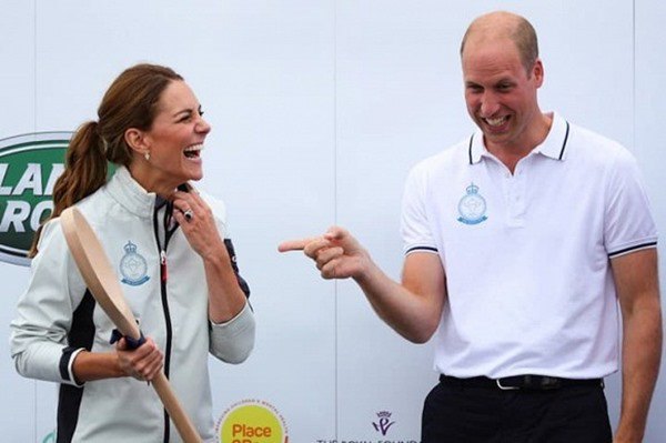 Công nương Kate và Hoàng tử William cứ ngọt ngào suốt 20 năm: Bí quyết là đây! - 4