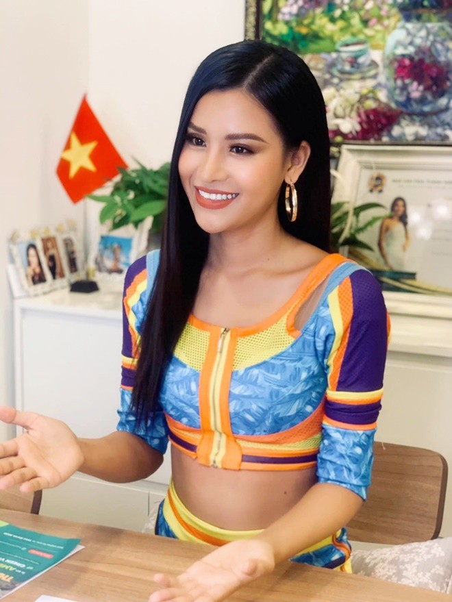 Bố mẹ Thái Thị Hoa mổ gà, mời 100 khách ăn tiệc sau Hoa hậu Trái Đất - 9