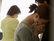 Bà bầu - Mẹ chồng tát con dâu ngay tại phòng sinh, biết nguyên nhân ai cũng nói đánh là đúng