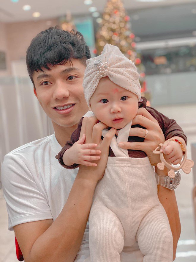 Sao Việt 24h: BTV Ngọc Trinh giờ mới khoe con gái giấu kín bao năm, Hồ Ngọc Hà bình luận - 13