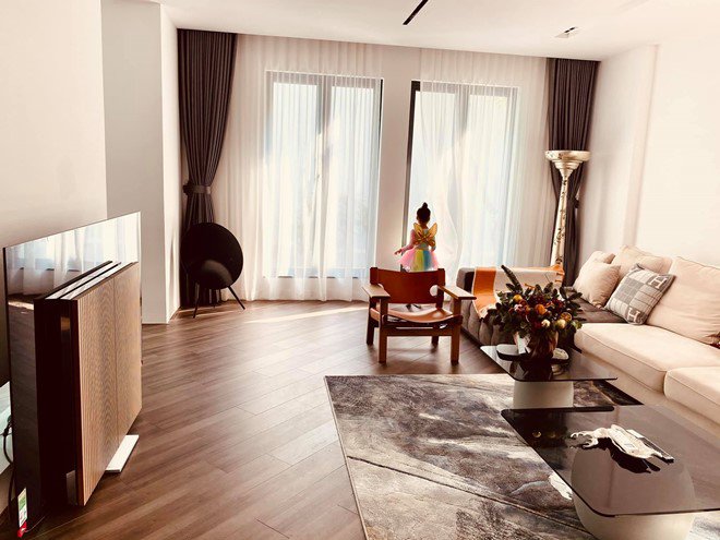 Sao Việt 24h: BTV Ngọc Trinh giờ mới khoe con gái giấu kín bao năm, Hồ Ngọc Hà bình luận - 2