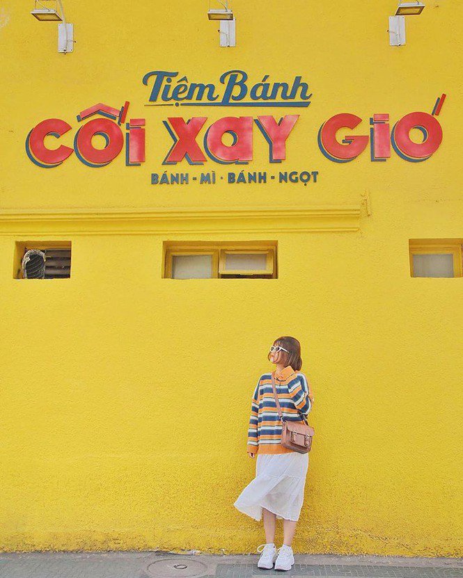Teen nói gì khi “bức tường vàng huyền thoại” ở Đà Lạt bất ngờ xuất hiện tại Sài Gòn? - 1