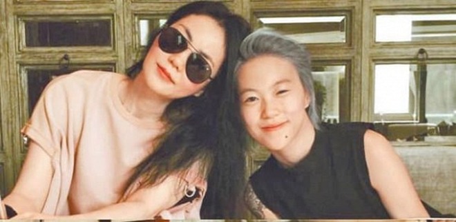Sau thời gian nổi loạn qua lại với Châu Tấn, con gái Vương Phi bắt đầu có bạn trai - 1
