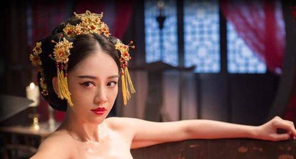 Tại sao Từ Hy thái hậu lại cần 100 người hầu khi đi tắm? - 1