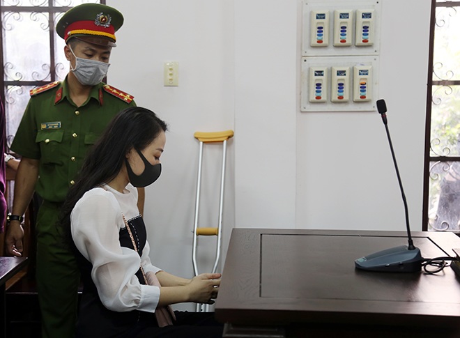 Nữ tiếp viên cho biết, ký ức kinh hoàng về vụ tai nạn luôn ám ảnh trong đầu chị suốt thời gian qua. Chị muốn quên đi nhưng không quên được, nỗi đau về thể xác và tinh thần luôn xuất hiện trong chị.