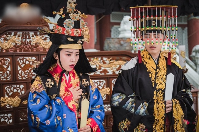 amp;#34;Tình địchamp;#34; một thời của Nhã Phương: Từ nữ phụ mờ nhạt tới Hoàng hậu amp;#34;đàn ôngamp;#34; gây sốt - 1