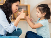 Làm mẹ - Tuyệt chiêu “siêu đỉnh” của mẹ thông thái nuôi con thông minh từ giai đoạn đầu đời