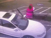 Clip Eva - Mẹ mải đánh nhau khiến con 3 tháng tuổi rơi xuống đất tử vong