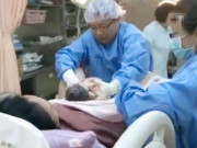 Bà bầu - Vợ nguy kịch sau sinh, người chồng nói một câu khiến bác sĩ "không nói nổi"