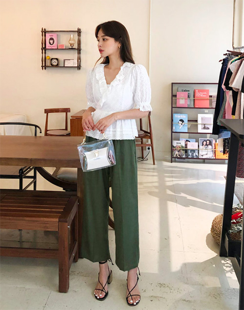 Các nàng có thể tìm được mẫu sandal mà mình yêu thích lại lại có giá cực kỳ ưu đãi, giảm hơn 50% trên Shopee