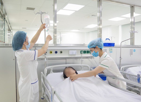 Cô gái 27 tuổi đột quỵ sau tắm đêm: Chuyên gia khuyên gì để tránh đột quỵ trong mùa lạnh  - 1