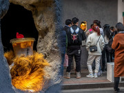 Xem ăn chơi - Quán cà phê chỉ có 1 cái lỗ trên tường, câu chuyện phía sau khiến khách ùn ùn đến mua