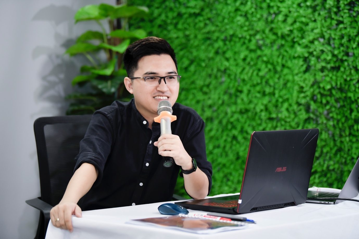 Trần Anh Dũng: Từ chàng trai trẻ đến Quân sư giới nhập hàng - 2