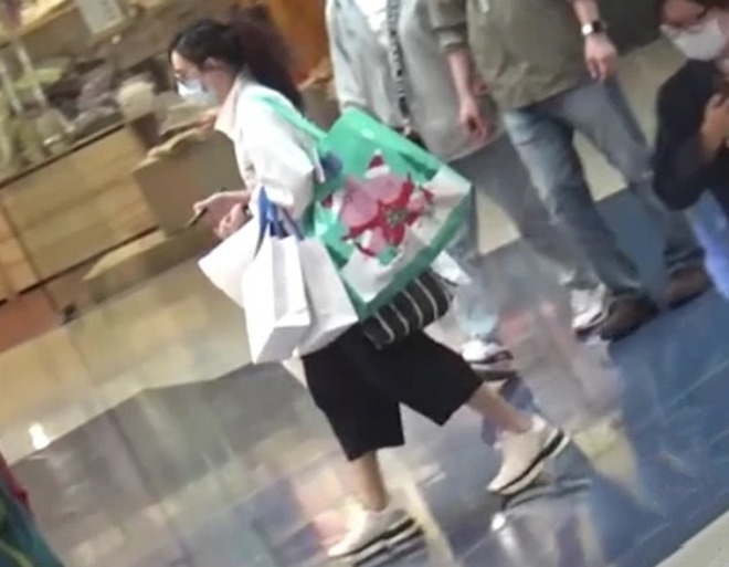 Né bạn gái của chồng cũ, Trương Bá Chi hủy show, không muốn bị so sánh với Vương Phi - 8