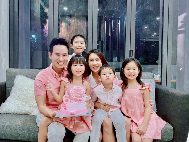 Sao Việt 24h: Tập đoàn màu hồng của Lý Hải - Minh Hà làm fan xuýt xoa amp;#34;6 người 1 gương mặtamp;#34; - 2