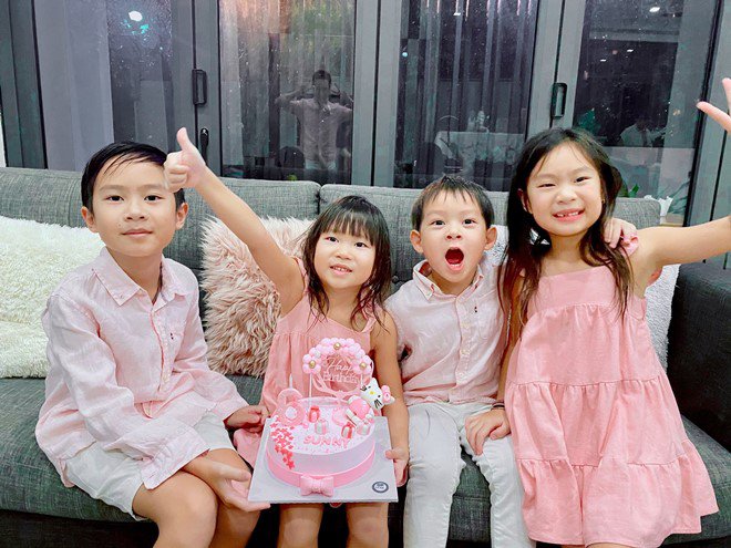 Sao Việt 24h: Tập đoàn màu hồng của Lý Hải - Minh Hà làm fan xuýt xoa amp;#34;6 người 1 gương mặtamp;#34; - 6