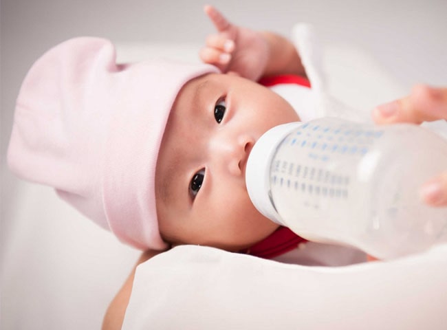 Vệ sinh bình sữa bằng nước sôi - mẹ nghĩ sát khuẩn, nào ngờ đang hại con - 5