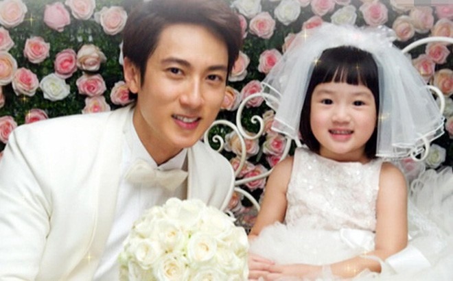 Tài tử giấu vợ như giấu vàng con gái 10 tuổi ngày càng phổng phao, xứng đáng thi hoa hậu - 7