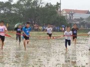 Tin tức - Hàng trăm học sinh thi Hội Khỏe Phù Đổng dưới trời mưa rét khiến phụ huynh bức xúc