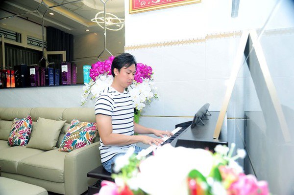 Hồ Việt Trung bị chê hát hội chợ giờ làm bố đơn thân, ở nhà 7 tỷ cùng con gái - 4