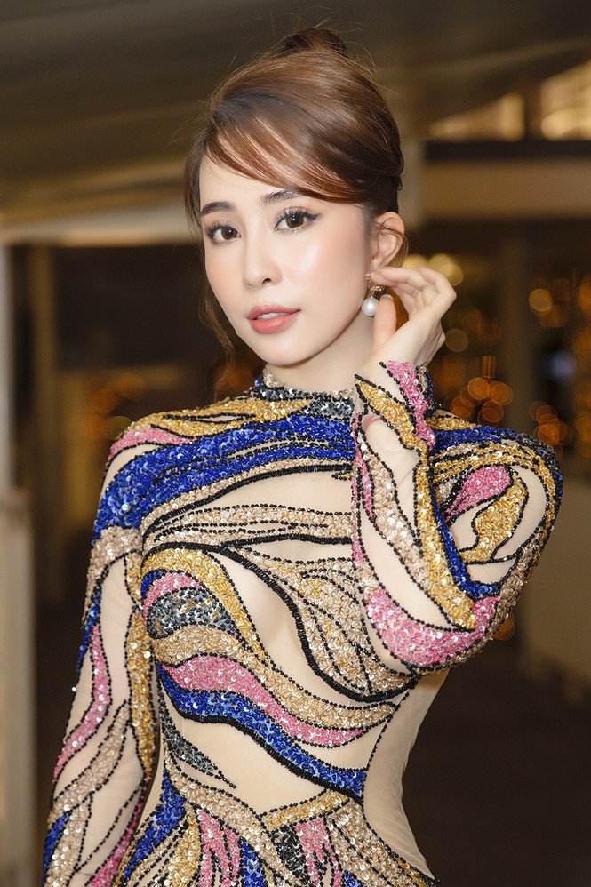 Quỳnh Nga diện váy lắt léo khoe dáng ngỡ ma-nơ-canh, điểm nhìn rơi vào đúng bờ mông cong vút - 1