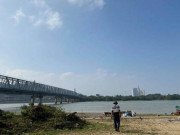 Tin tức - Vụ nghi vấn mẹ trẻ ôm con bị bệnh bại não nhảy cầu tự tử: Vì sao dừng tìm kiếm?