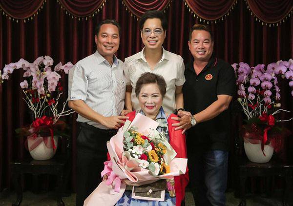 Hai em ruột của amp;#34;ông hoàng nhạc sếnamp;#34; Ngọc Sơn giờ ra sao? - 9