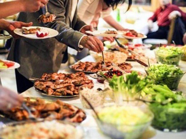 Đi ăn buffet, nếu bạn cứ mê 3 thứ này, người bán hàng mừng thầm vì đỡ tốn