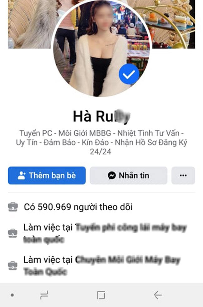 Đăng ảnh các cô gái lộ vòng 1 giấu kín danh tính, những quý cô này là ai? - 5