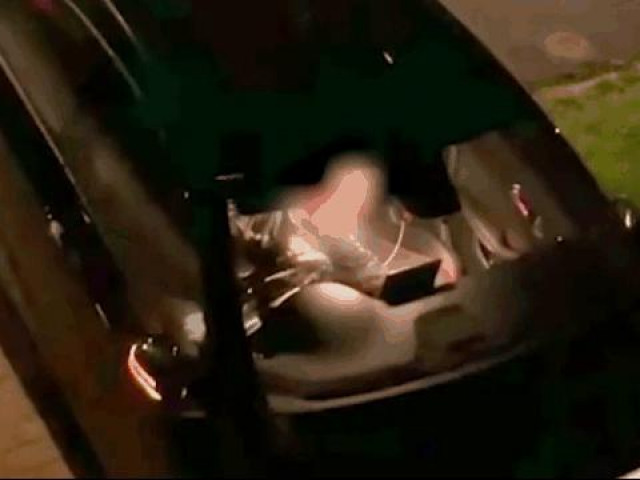 Clip Eva - Clip: Cô gái dùng "chiêu độc" nhốt luôn tên trộm trong ô tô