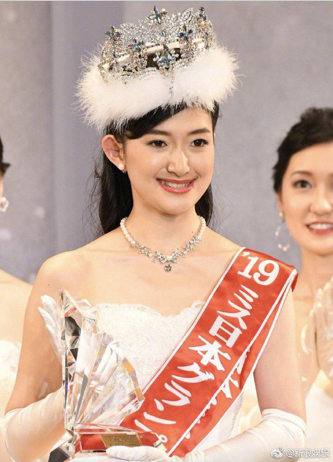 Đăng quang là biểu tượng sắc đẹp quốc gia, loạt Hoa hậu vẫn bị amp;#34;ném đáamp;#34; đòi trả vương miện - 19